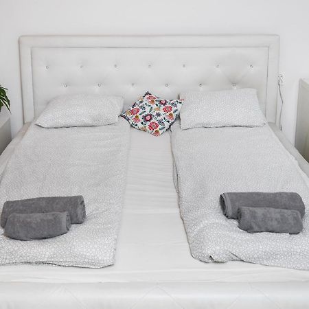 Sunshine Parkside Hideaway - 3 Bedroom - By Upstairs Krakow Ngoại thất bức ảnh