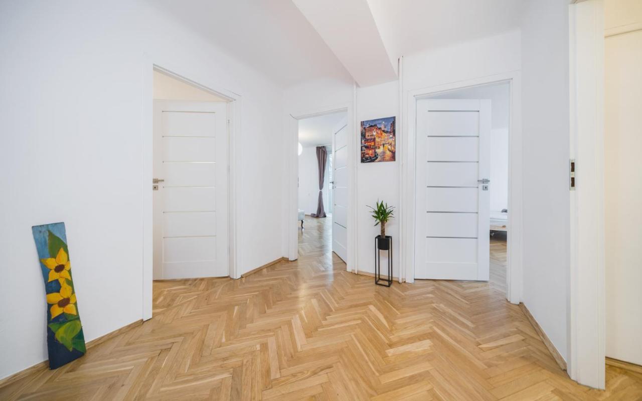 Sunshine Parkside Hideaway - 3 Bedroom - By Upstairs Krakow Ngoại thất bức ảnh