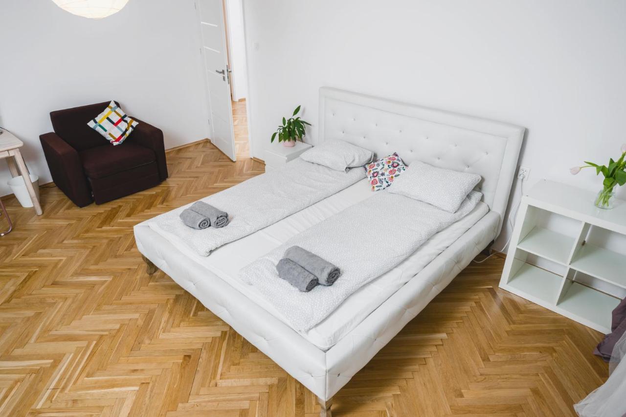 Sunshine Parkside Hideaway - 3 Bedroom - By Upstairs Krakow Ngoại thất bức ảnh