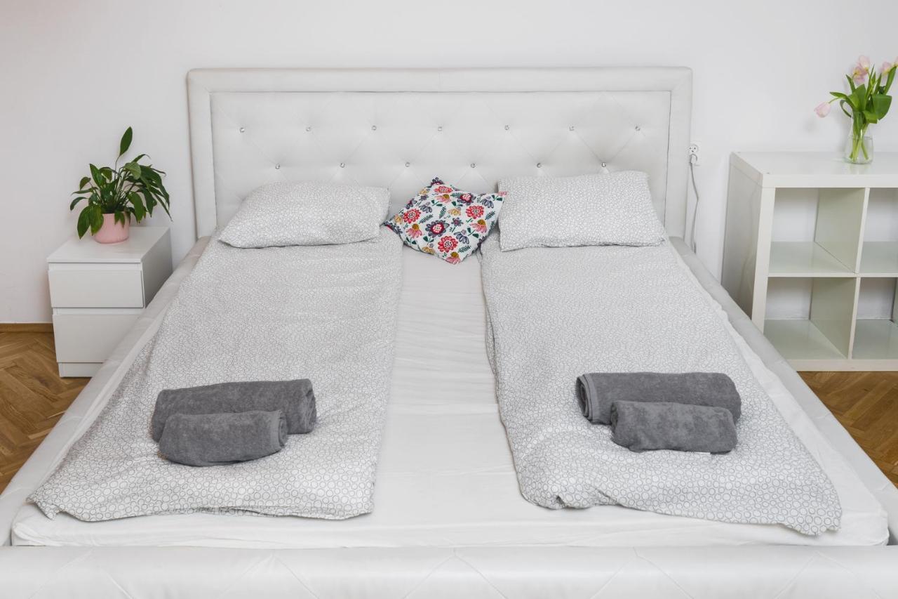 Sunshine Parkside Hideaway - 3 Bedroom - By Upstairs Krakow Ngoại thất bức ảnh