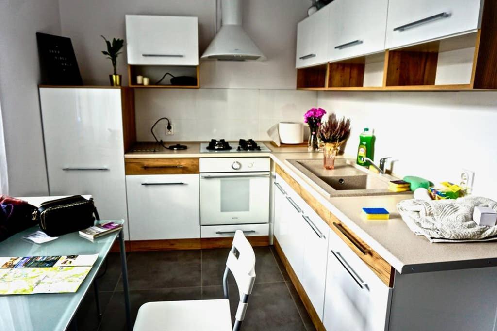 Sunshine Parkside Hideaway - 3 Bedroom - By Upstairs Krakow Ngoại thất bức ảnh