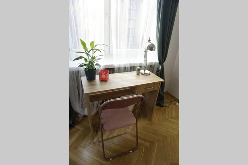 Sunshine Parkside Hideaway - 3 Bedroom - By Upstairs Krakow Ngoại thất bức ảnh