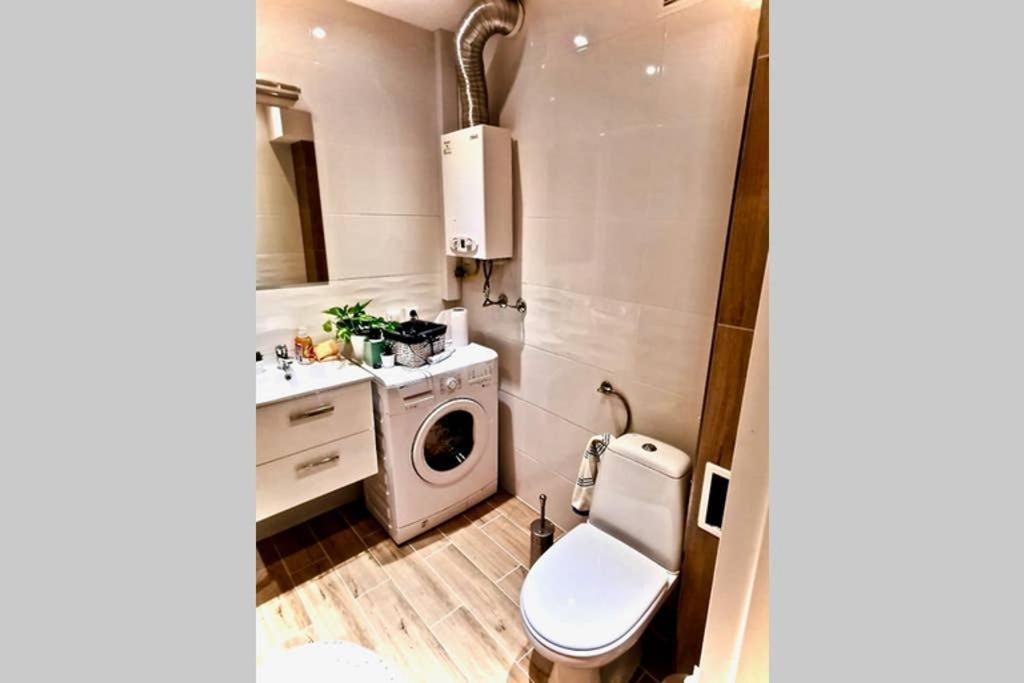 Sunshine Parkside Hideaway - 3 Bedroom - By Upstairs Krakow Ngoại thất bức ảnh